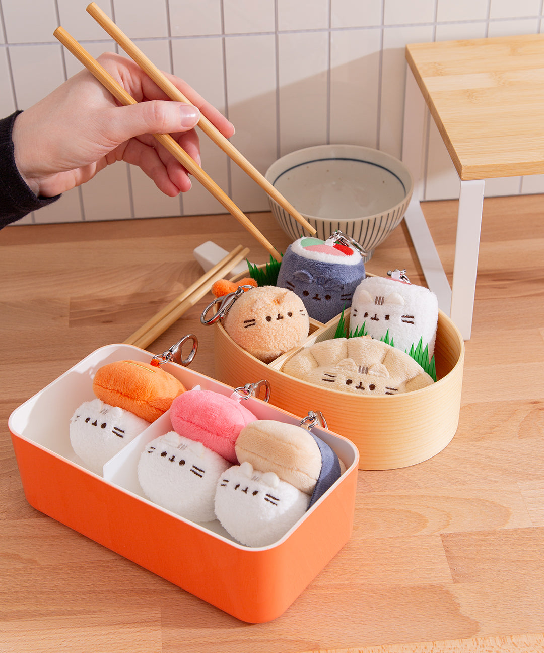 PusheenBentoBoxSurprisePlush_010_WEB