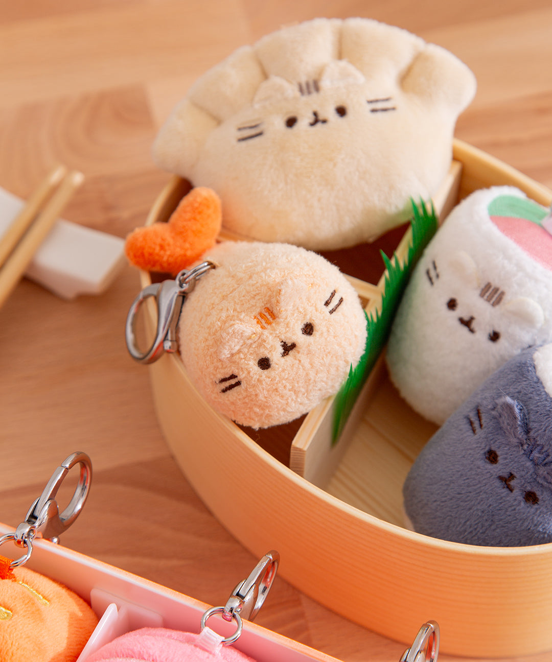 PusheenBentoBoxSurprisePlush_013_WEB