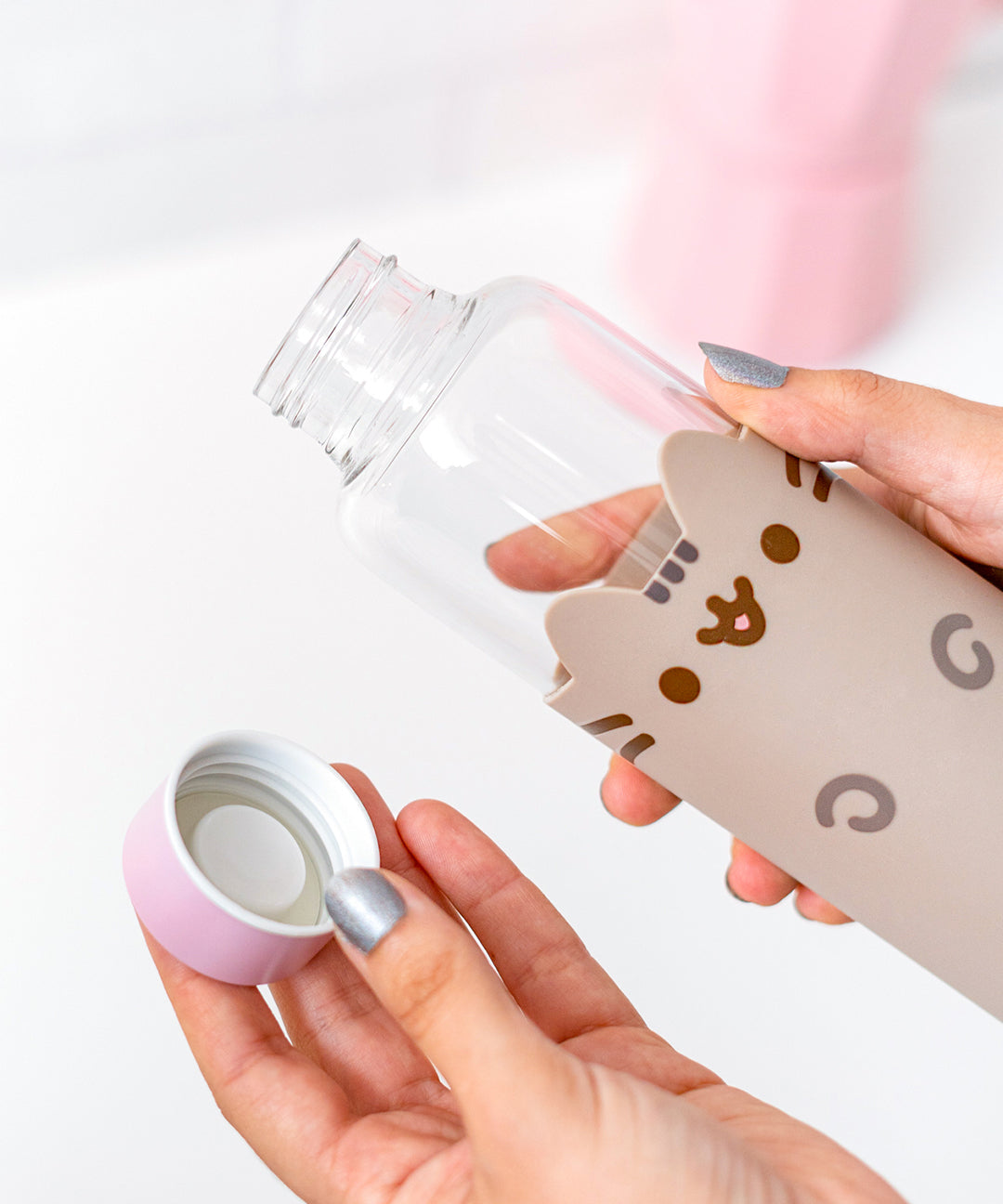 Pusheen_Glass_Water_Bottle_002_web