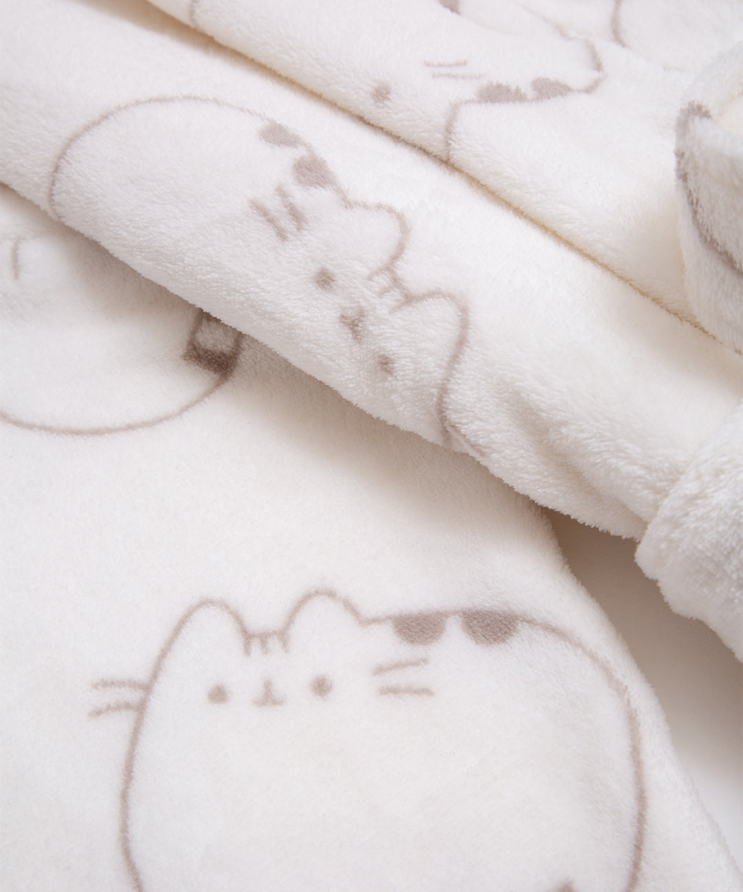 Pusheen_Plush_Robe_003_WEB