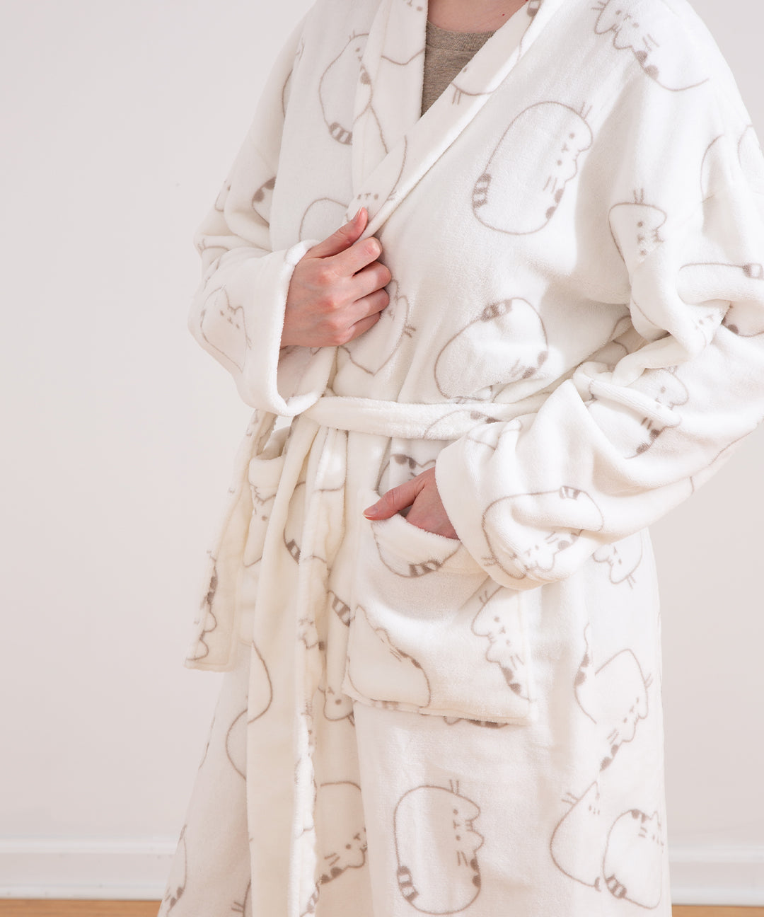 Pusheen_Plush_Robe_007_WEB