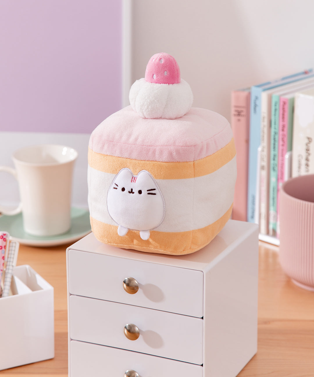 Strawberry_Sponge_Cake_Squisheen_Plush_000_web